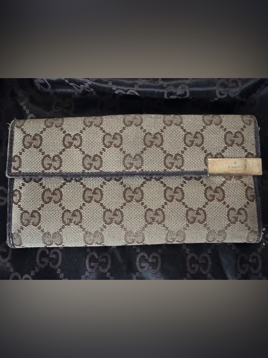 Gucci Handbags - Authenticated GUCCI Brown and Beige Monogram Canvas Card Holder Hardware